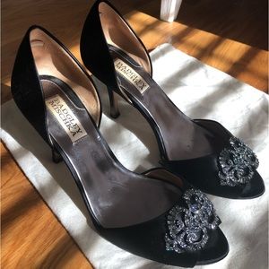 Badgely Mischka Satin Pump